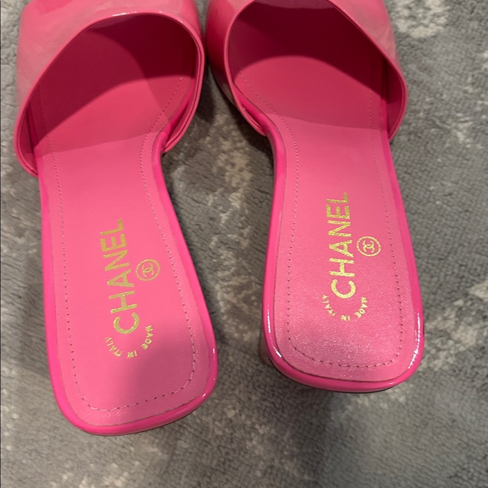 Chanel slides size 41 - 2022 Interlocking CC Logo Slides - Picture 3 of 4